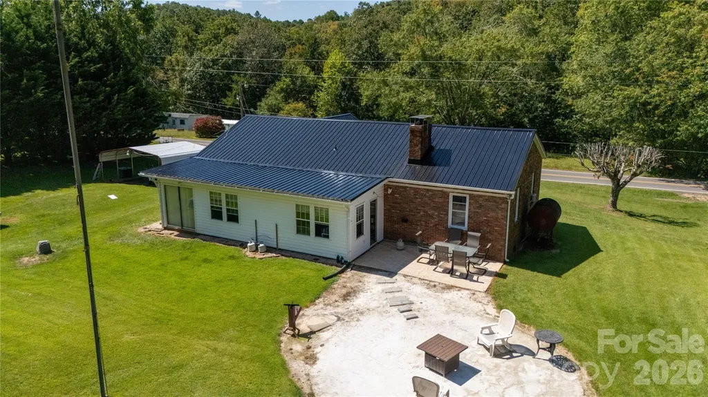 1424 Bear Creek Road Bakersville NC 28705
