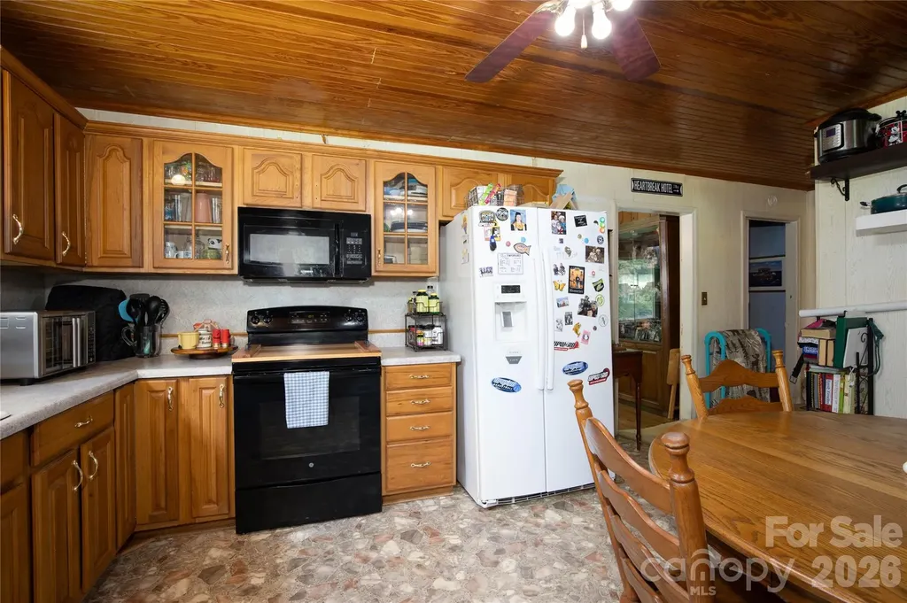 1424 Bear Creek Road Bakersville NC 28705