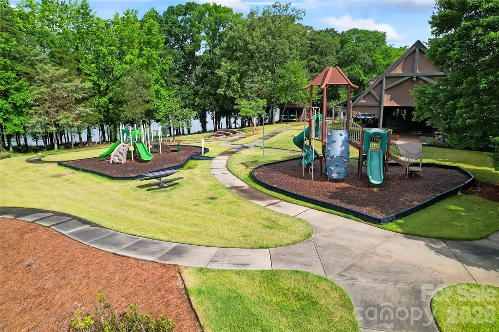 10717 Wildlife Road Charlotte NC 28278