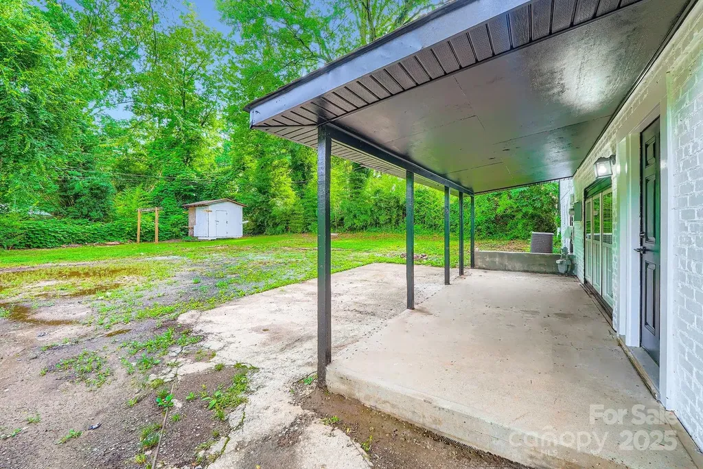 1224 E Woodlawn Road Charlotte NC 28209