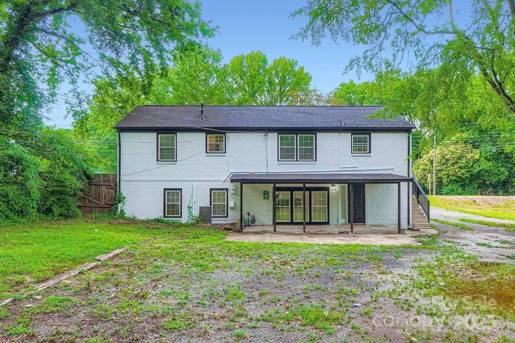 1224 E Woodlawn Road Charlotte NC 28209
