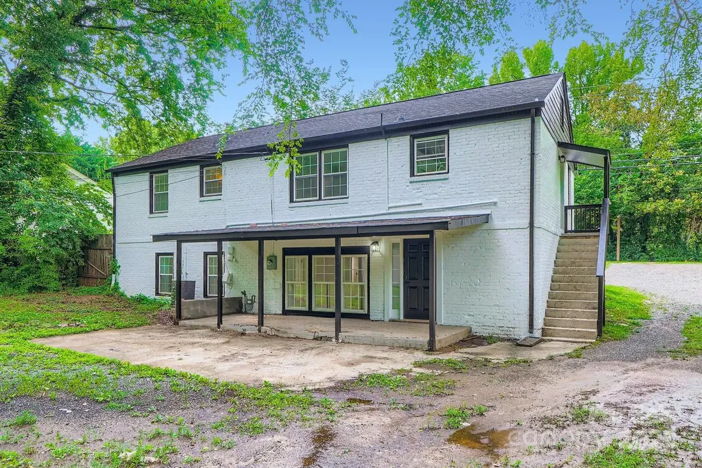 1224 E Woodlawn Road Charlotte NC 28209
