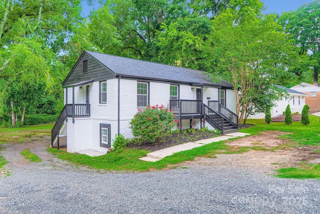 1224 E Woodlawn Road Charlotte NC 28209