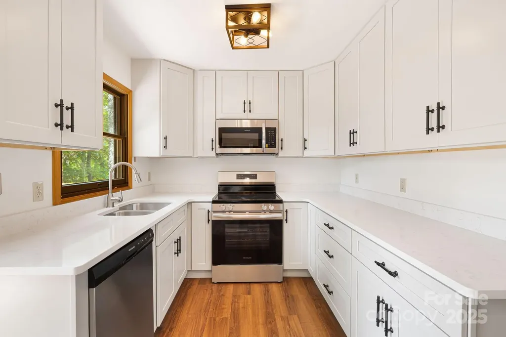 285 Fairway Loop Burnsville NC 28714