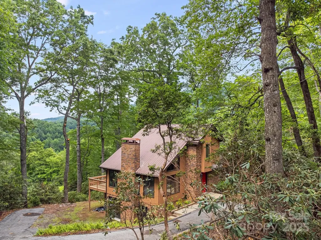 285 Fairway Loop Burnsville NC 28714