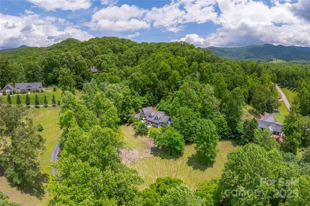 98 Choga Ridge Whittier NC 28789