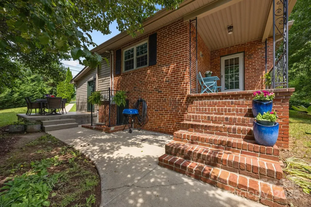 2 Enka Orchard Street Candler NC 28715