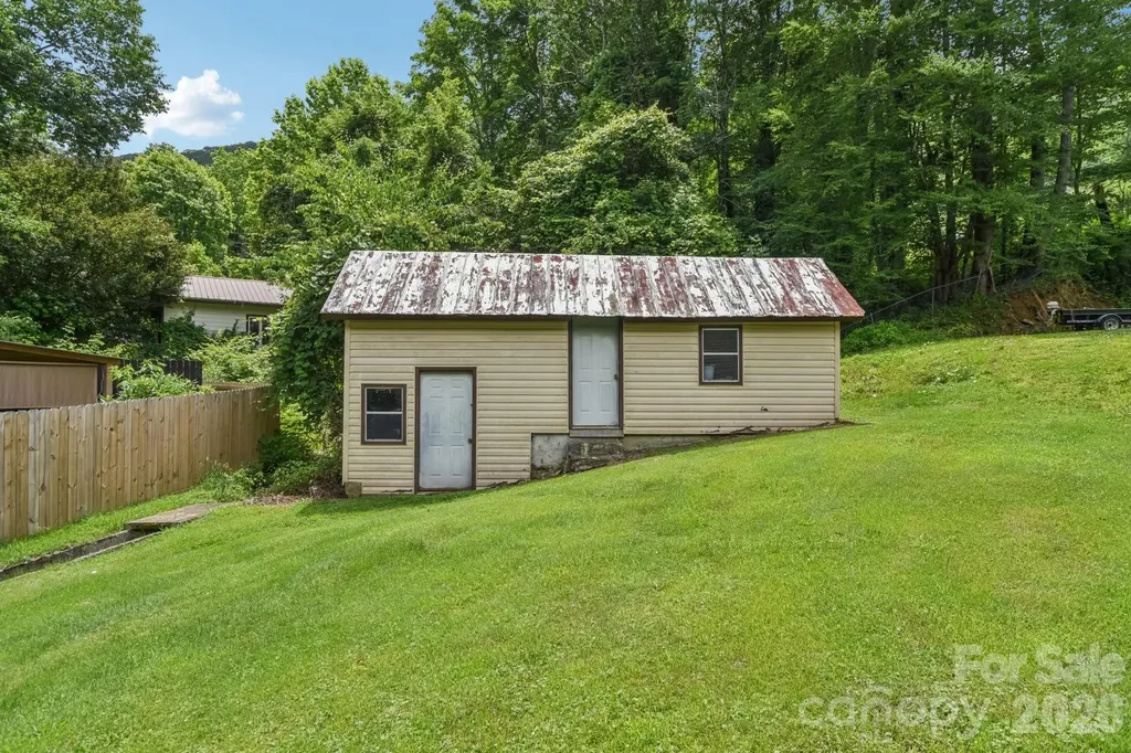 19 Lockman Road Maggie Valley NC 28751