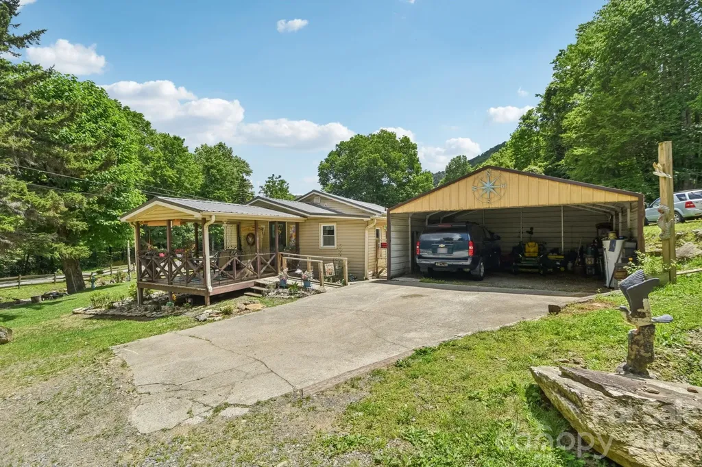 19 Lockman Road Maggie Valley NC 28751