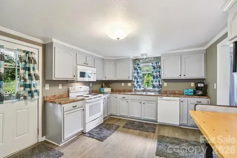 19 Lockman Road Maggie Valley NC 28751