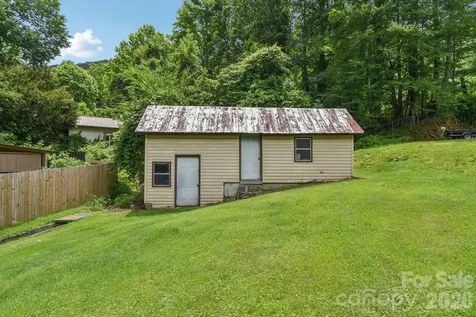 19 Lockman Road Maggie Valley NC 28751
