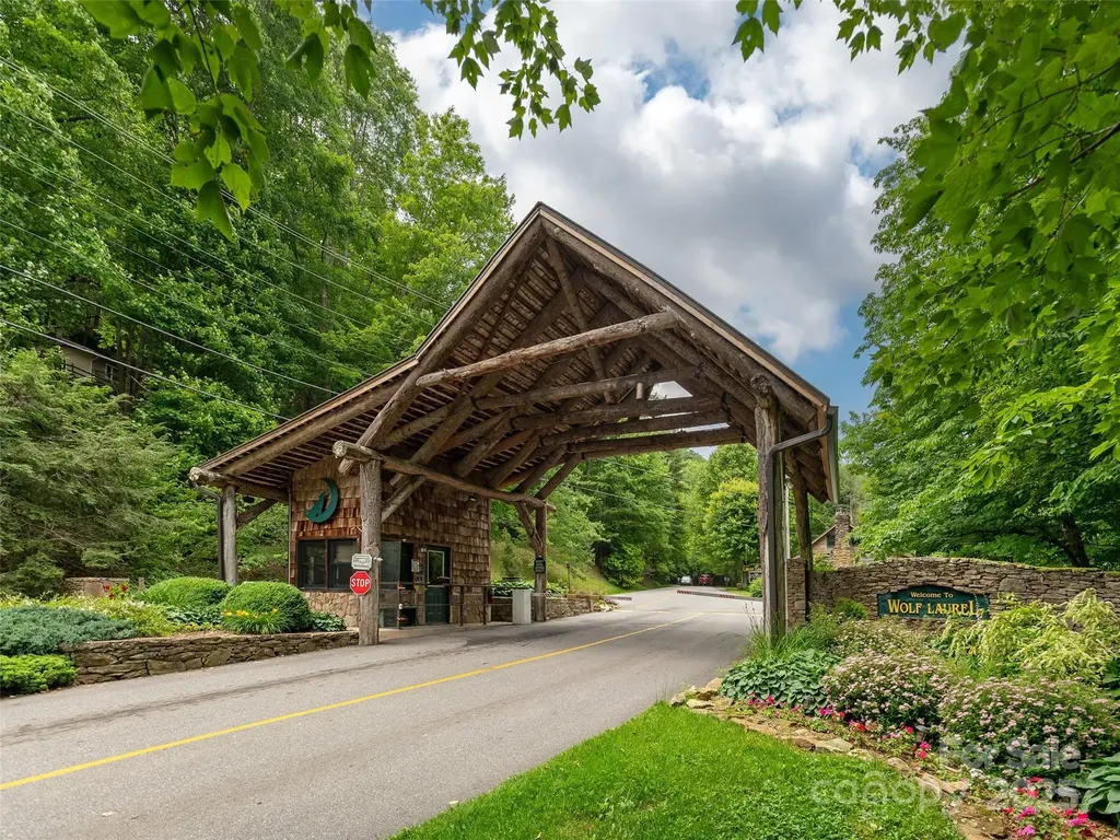 000 Tearshirt Lane Mars Hill NC 28754