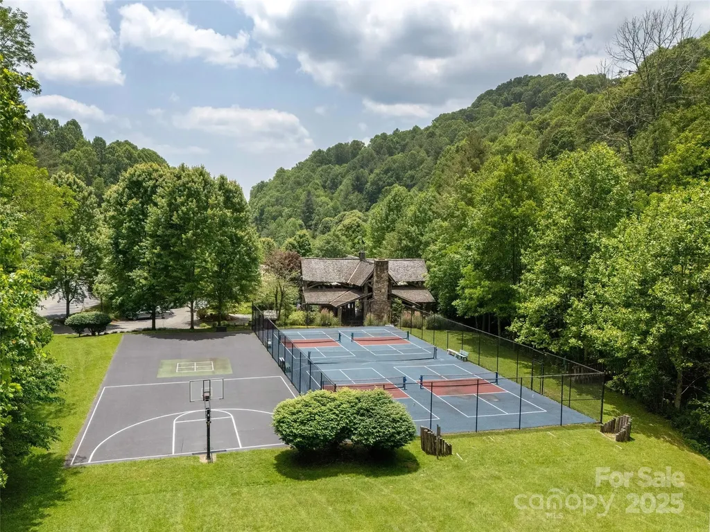 000 Tearshirt Lane Mars Hill NC 28754