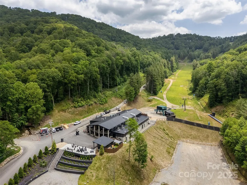 000 Tearshirt Lane Mars Hill NC 28754