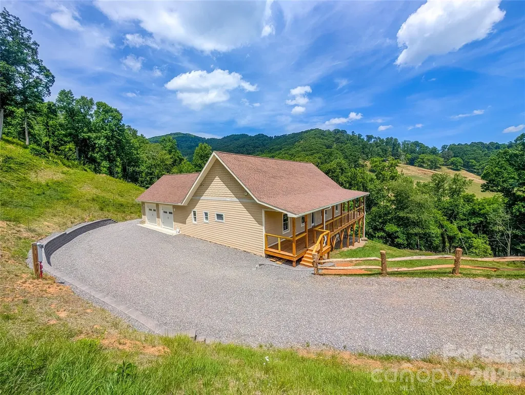 338 Majestic Mountain Drive Burnsville NC 28714