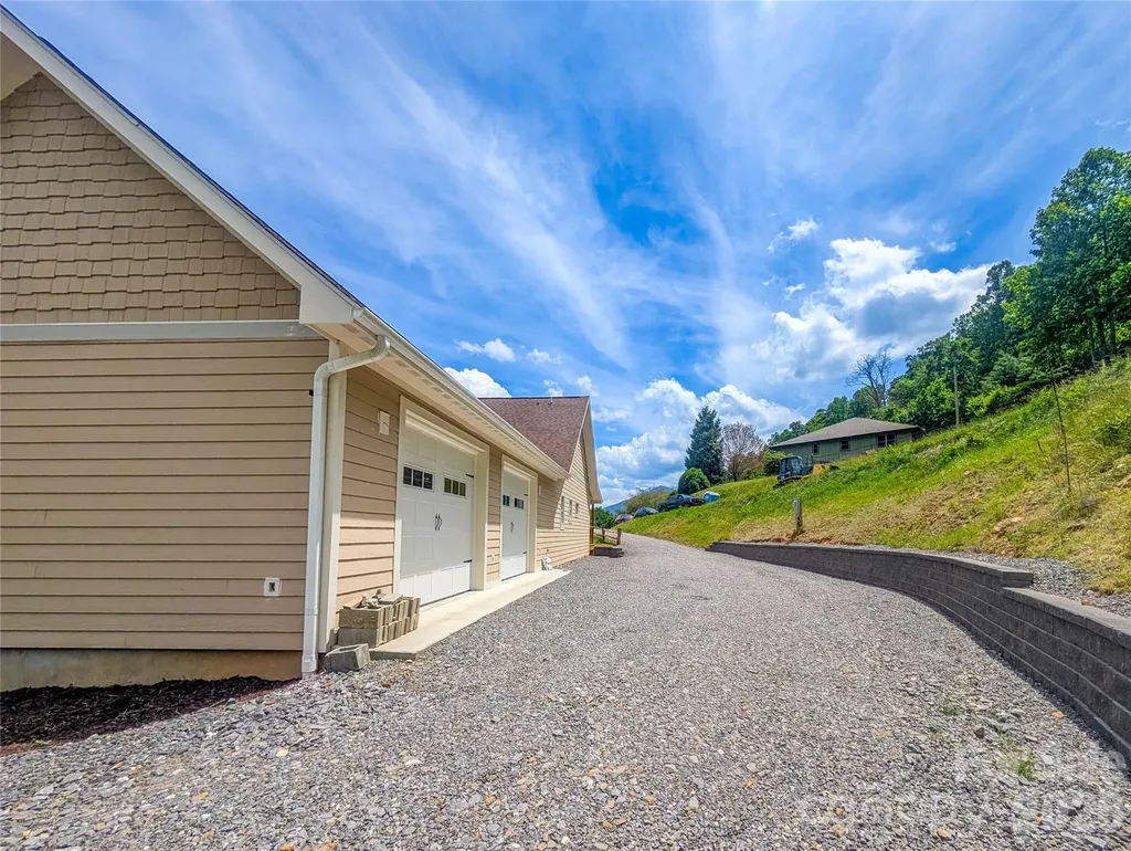338 Majestic Mountain Drive Burnsville NC 28714