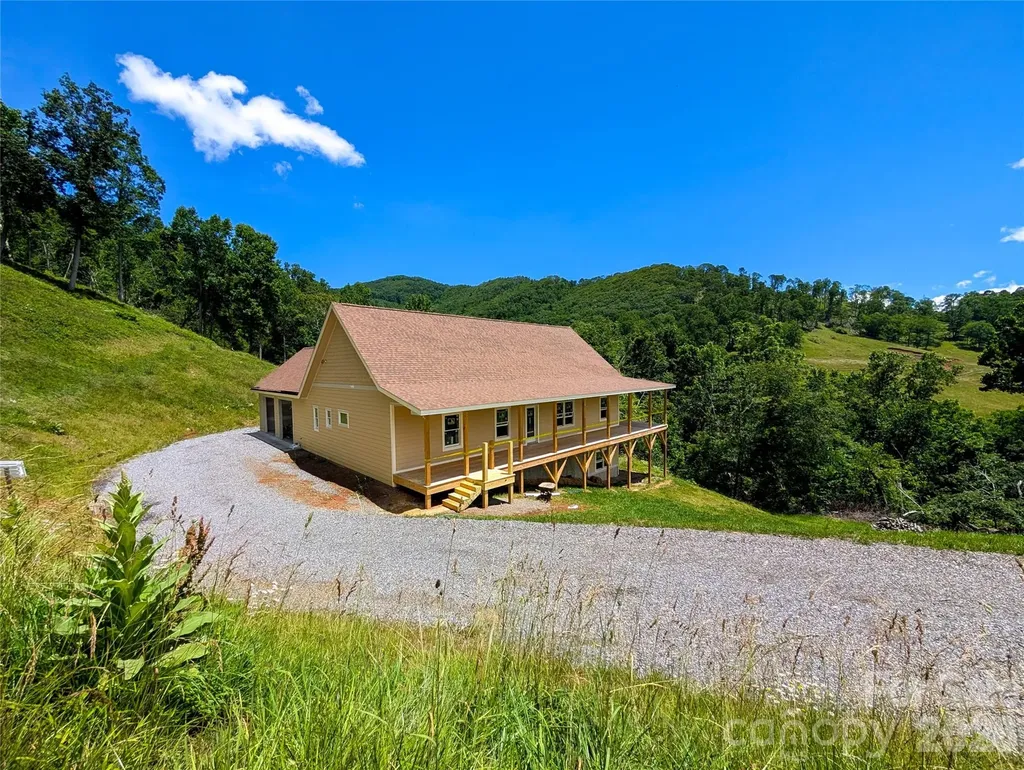 338 Majestic Mountain Drive Burnsville NC 28714