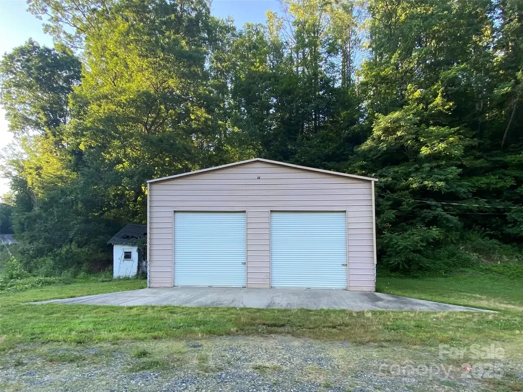 23 Lana Lane Burnsville NC 28714