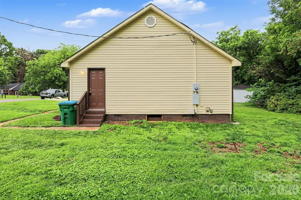 202 S Pinchback Avenue Bessemer City NC 28016