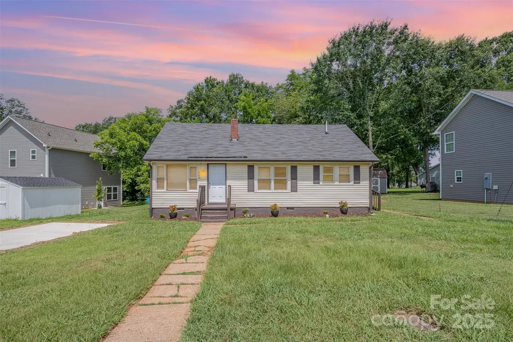 202 S Pinchback Avenue Bessemer City NC 28016