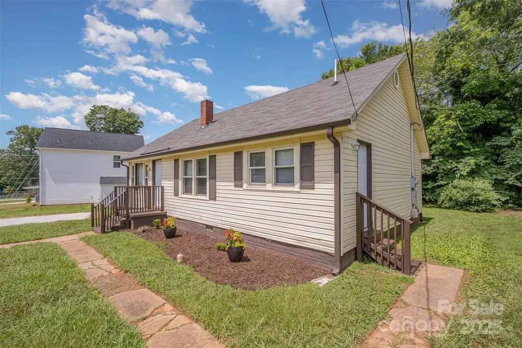 202 S Pinchback Avenue Bessemer City NC 28016