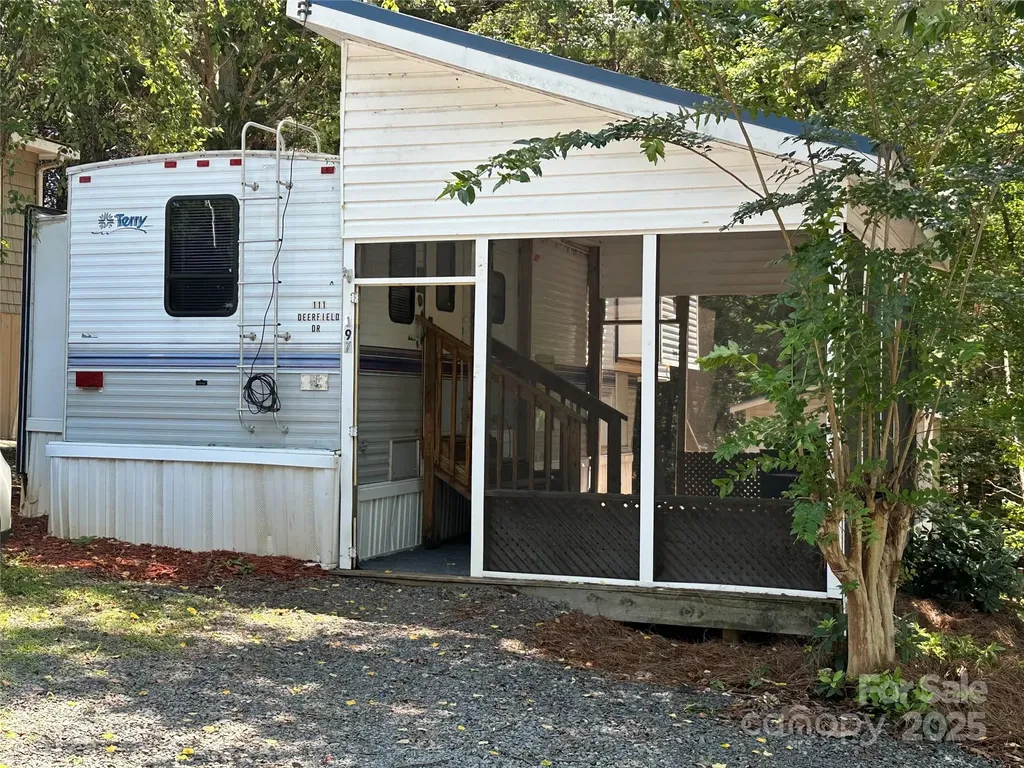 111 Deerfield Drive New London NC 28127