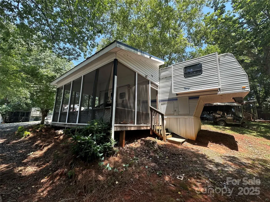 111 Deerfield Drive New London NC 28127