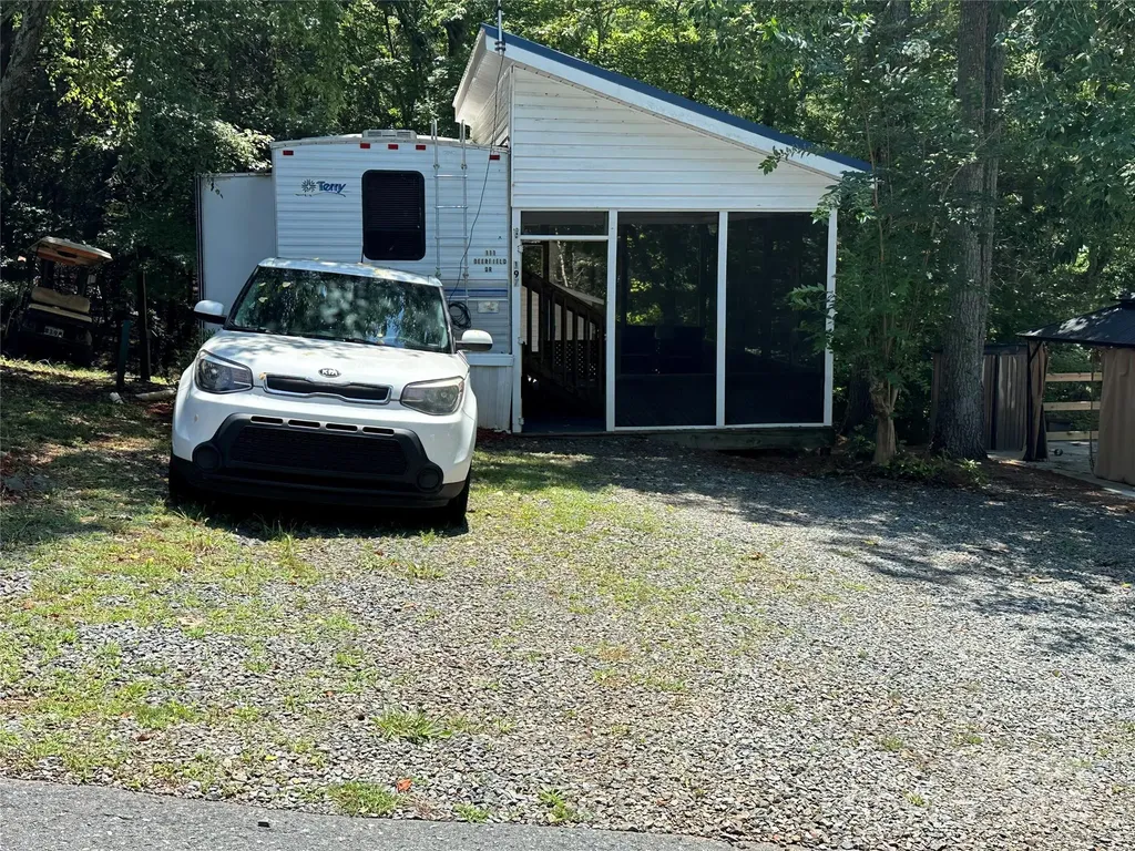 111 Deerfield Drive New London NC 28127