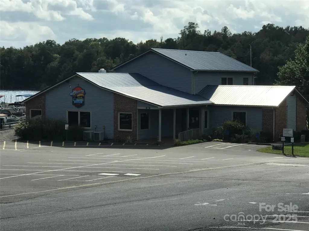 111 Deerfield Drive New London NC 28127