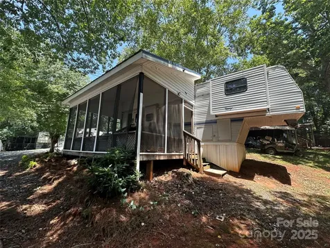 111 Deerfield Drive New London NC 28127