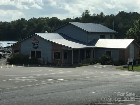 111 Deerfield Drive New London NC 28127