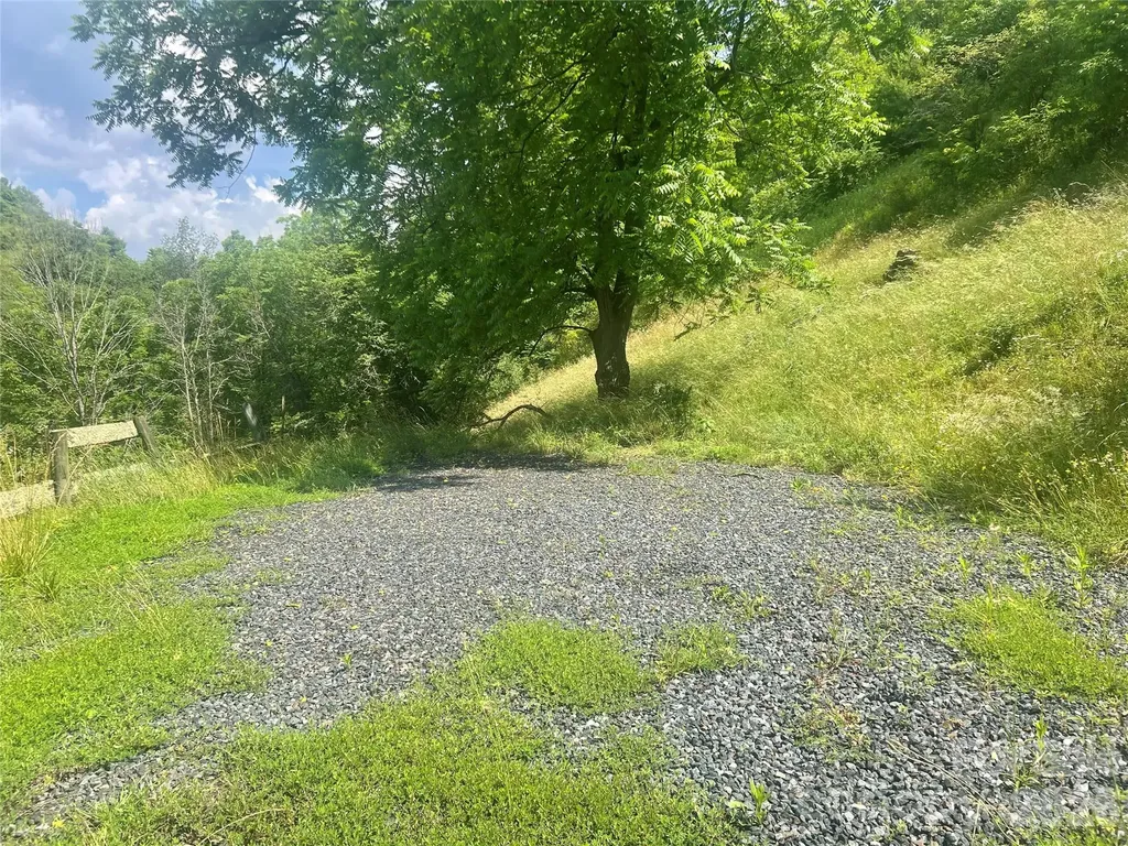 18103 Nc Hwy 194 Highway Lansing NC 28643