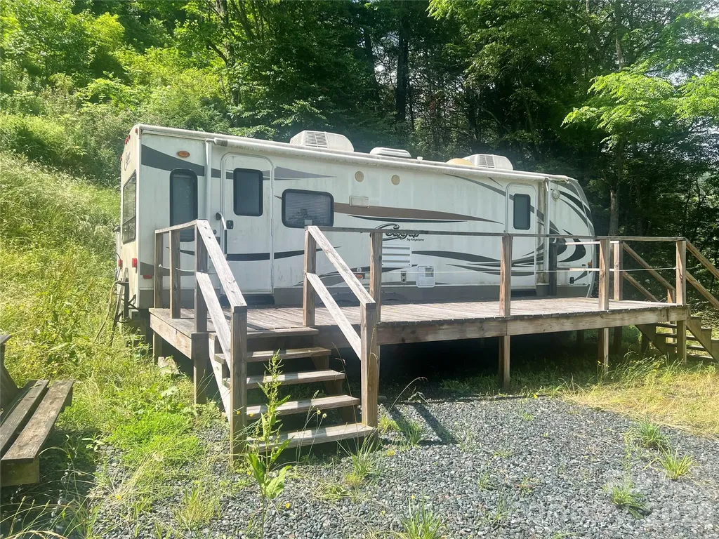 18103 Nc Hwy 194 Highway Lansing NC 28643