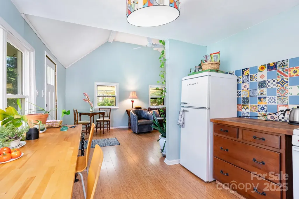 4124/4118 Oakwood Road Charlotte NC 28269