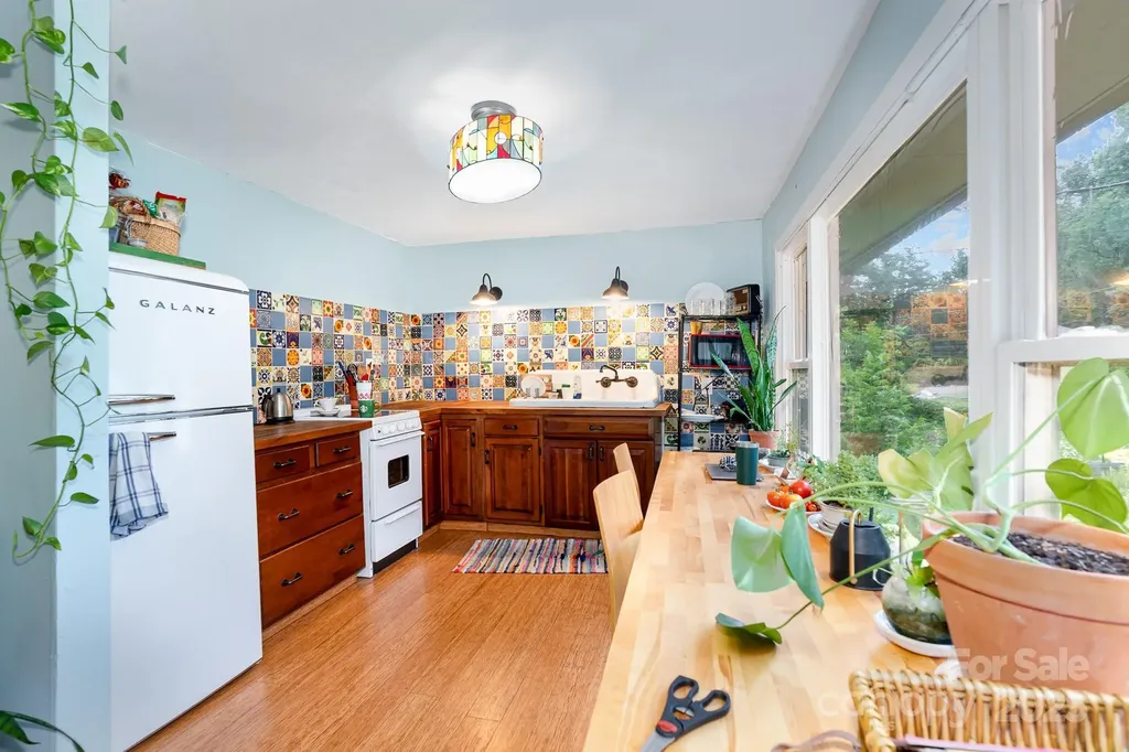 4124/4118 Oakwood Road Charlotte NC 28269