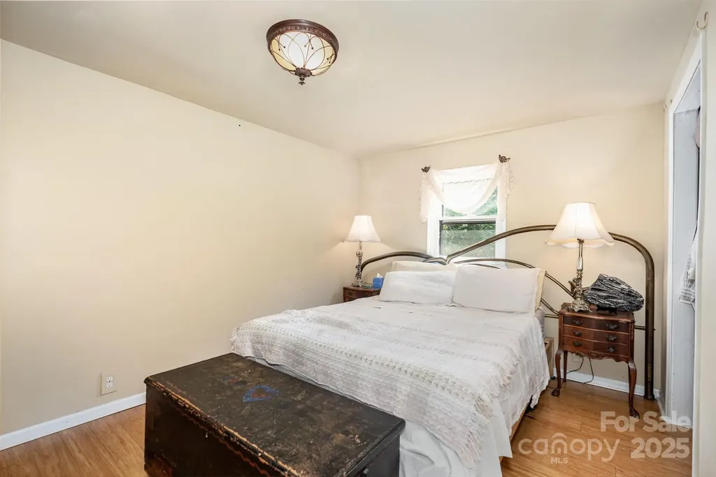 4124/4118 Oakwood Road Charlotte NC 28269