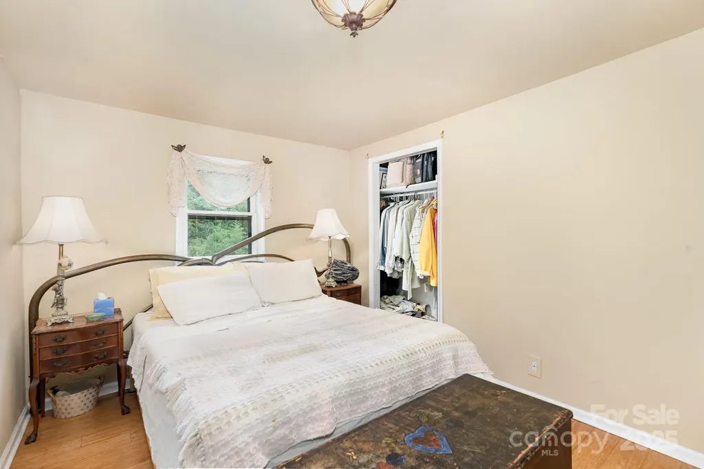 4124/4118 Oakwood Road Charlotte NC 28269