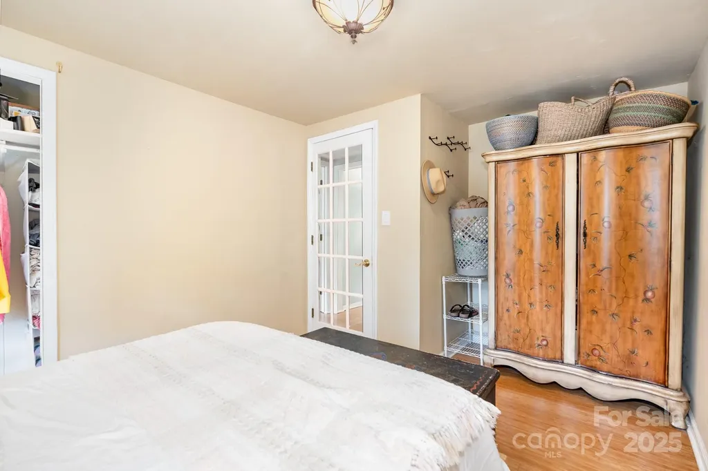 4124/4118 Oakwood Road Charlotte NC 28269