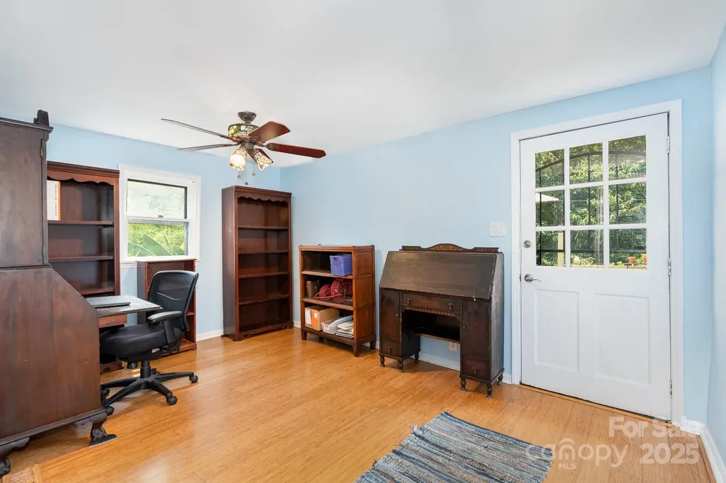 4124/4118 Oakwood Road Charlotte NC 28269