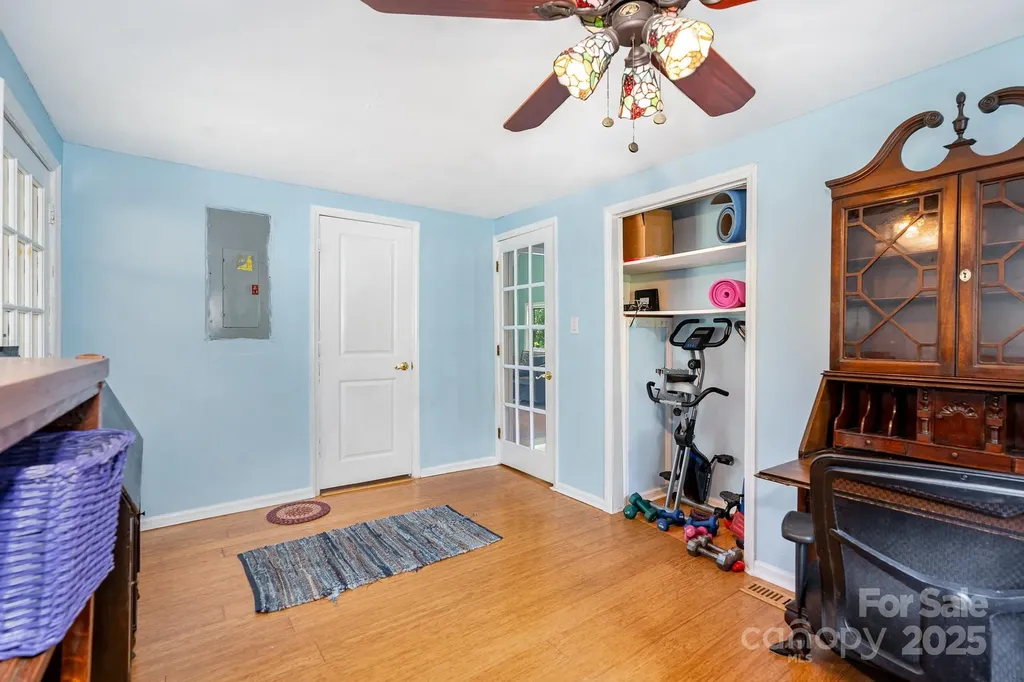4124/4118 Oakwood Road Charlotte NC 28269