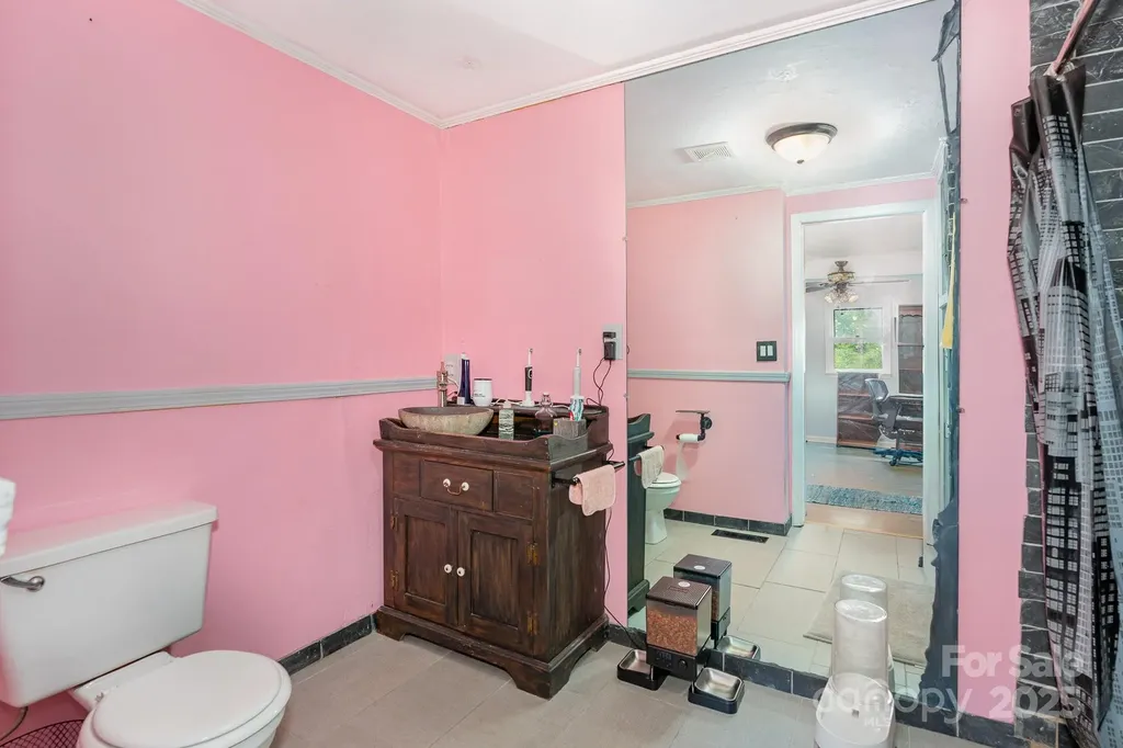 4124/4118 Oakwood Road Charlotte NC 28269