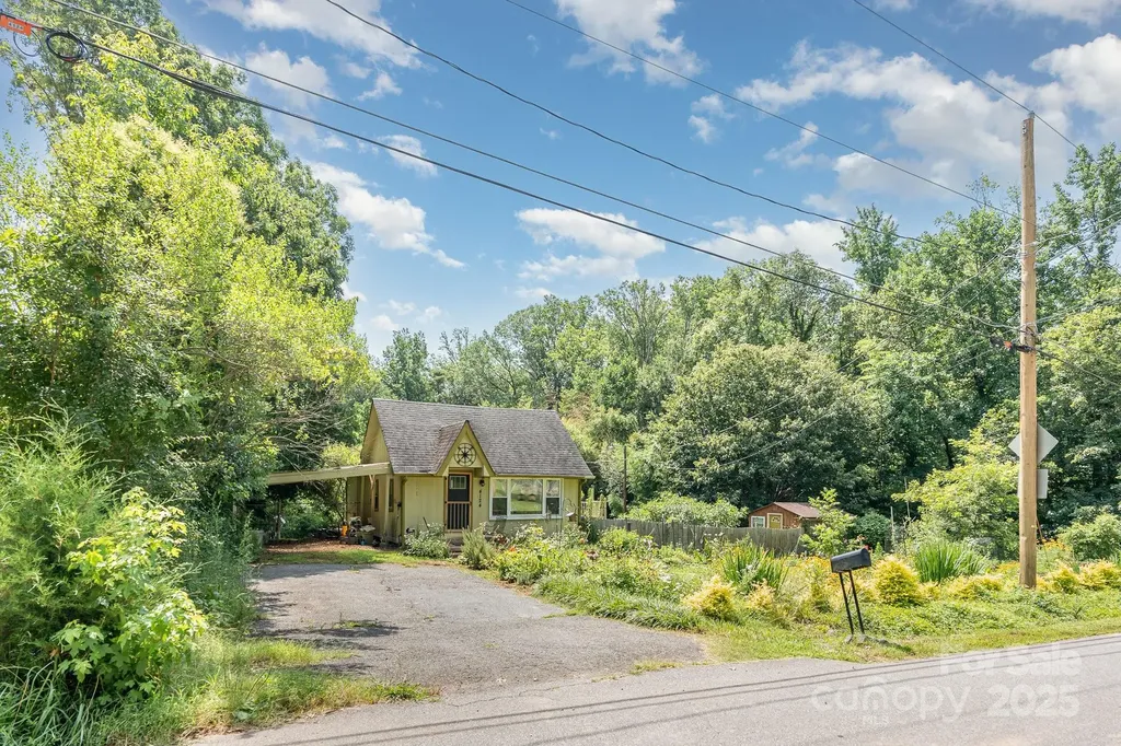 4124/4118 Oakwood Road Charlotte NC 28269
