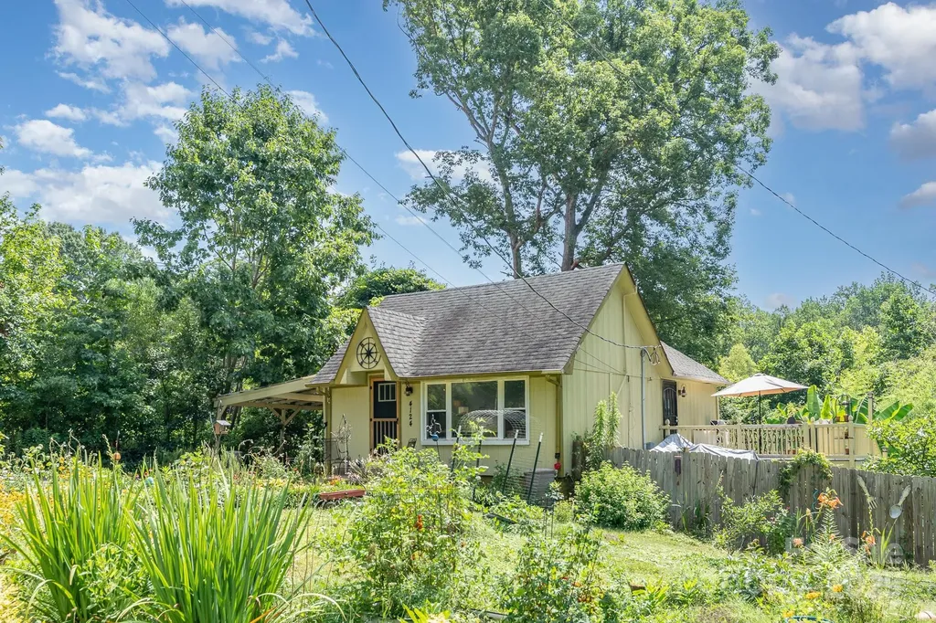 4124/4118 Oakwood Road Charlotte NC 28269