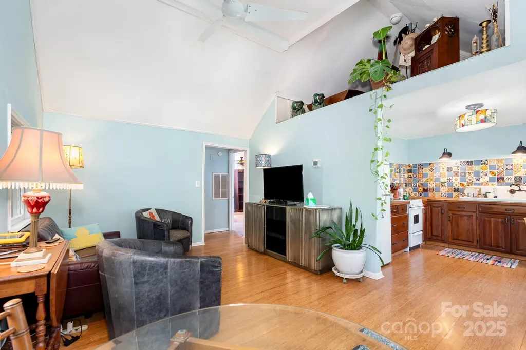 4124/4118 Oakwood Road Charlotte NC 28269