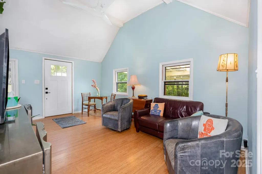 4124/4118 Oakwood Road Charlotte NC 28269