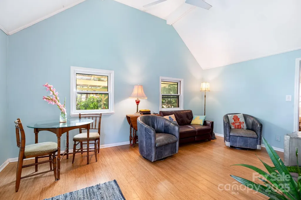 4124/4118 Oakwood Road Charlotte NC 28269