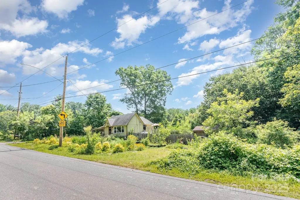 4124/4118 Oakwood Road Charlotte NC 28269