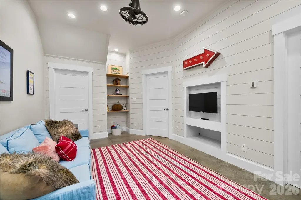 195 Jordan Street Hendersonville NC 28739