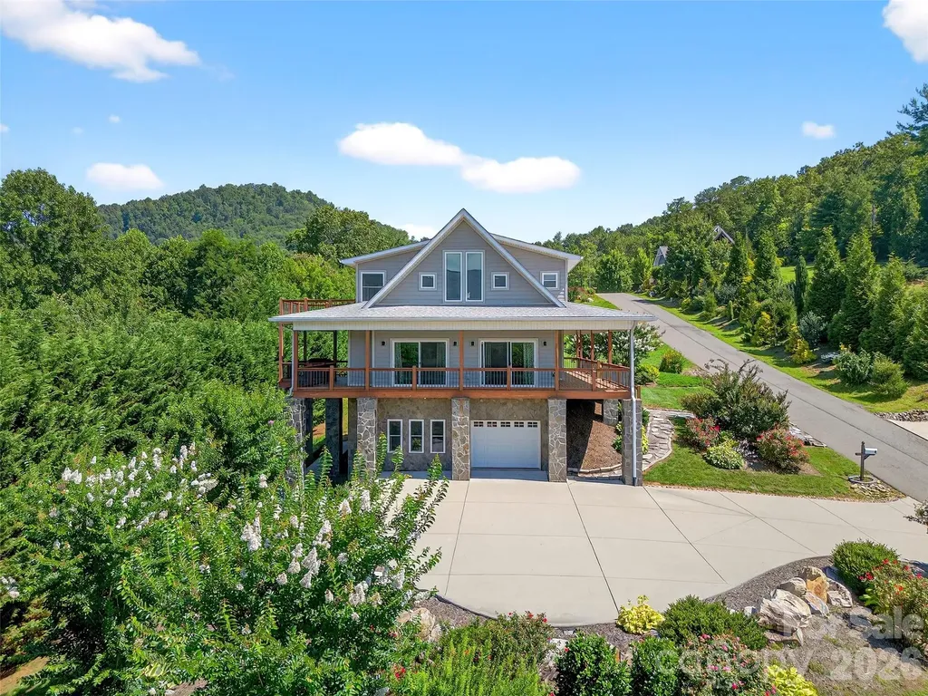4 Stars Forever Drive Black Mountain NC 28711