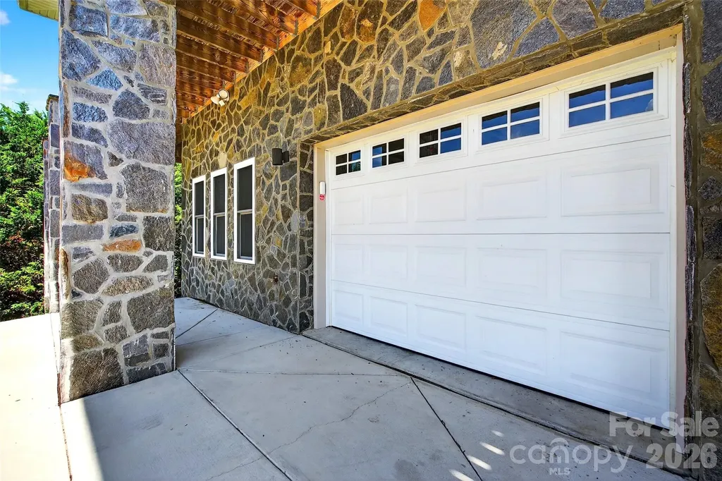 4 Stars Forever Drive Black Mountain NC 28711